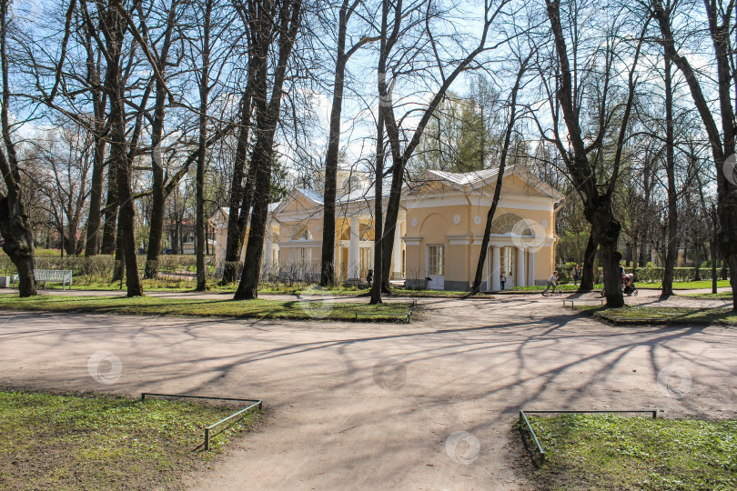 Скачать Вольер в парке. фотосток Ozero