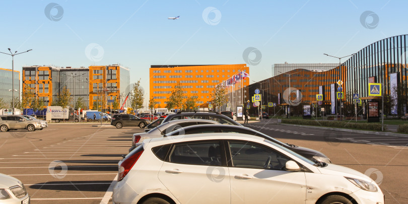 Скачать парковка в комплексе "Экспофорум" фотосток Ozero