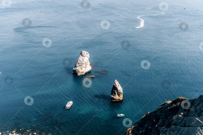 Скачать Морской пейзаж Крыма, яркое солнце, пруд, море за окном, океанская волна, природные пейзажи, яхты фотосток Ozero