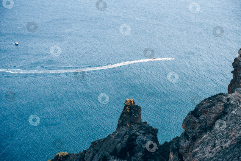 Скачать Морской пейзаж Крыма, яркое солнце, пруд, море за окном, океанская волна, природные пейзажи, яхты фотосток Ozero