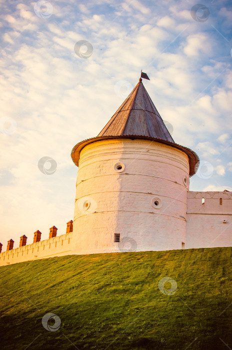 Скачать Казанский кремль, Россия, Старый город-крепость, каменное наследие, фортификационное сооружение фотосток Ozero