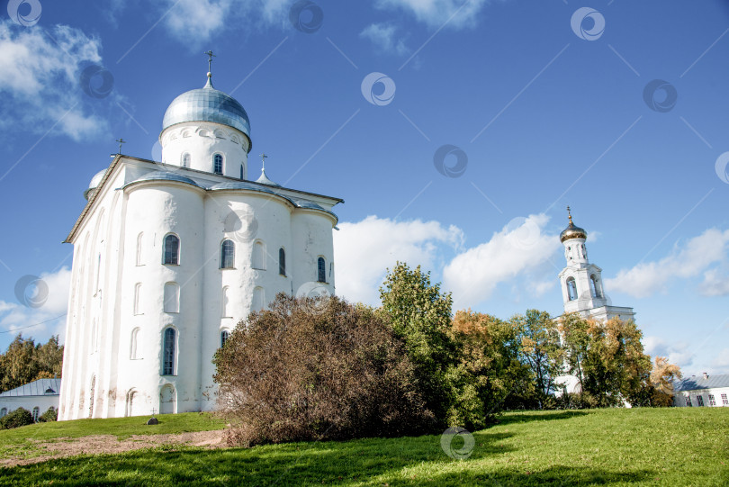 Скачать Новгород, Россия, 23 сентября 2018 года, Купол православной церкви и христианский крест фотосток Ozero