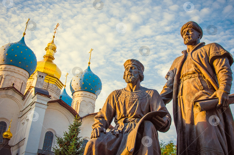 Скачать Казанский кремль, Россия, 29 июля 2015 года, купол православной церкви и христианский крест фотосток Ozero