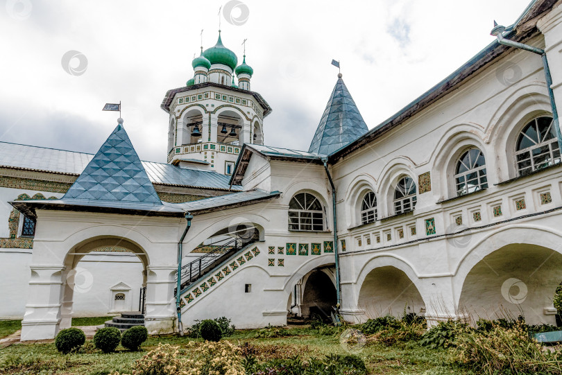Скачать Новгород, Россия, 23 сентября 2018 года, Купол православной церкви и христианский крест фотосток Ozero