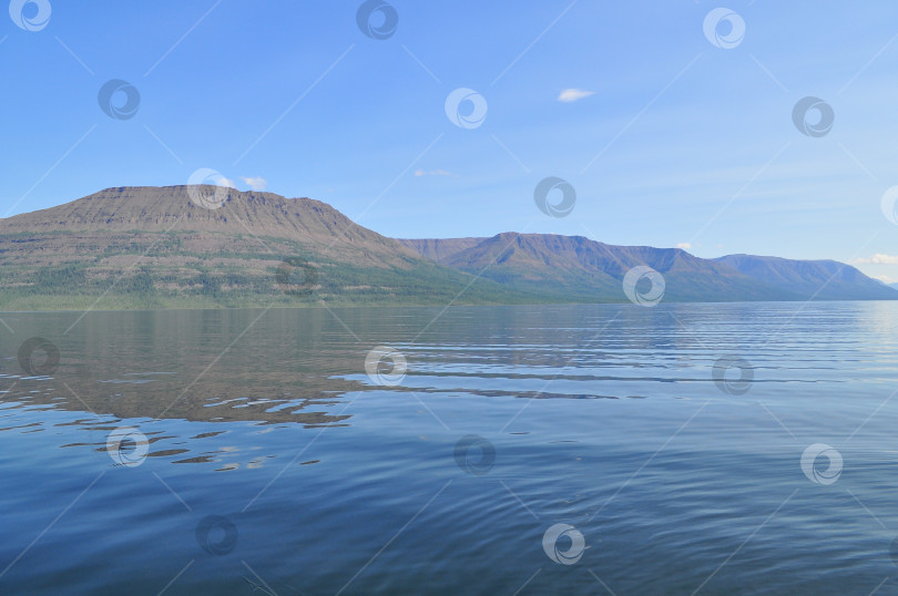 Скачать Озеро на плато Путорана. фотосток Ozero