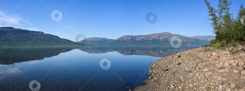 Скачать Панорама горного озера на плато Путорана. фотосток Ozero