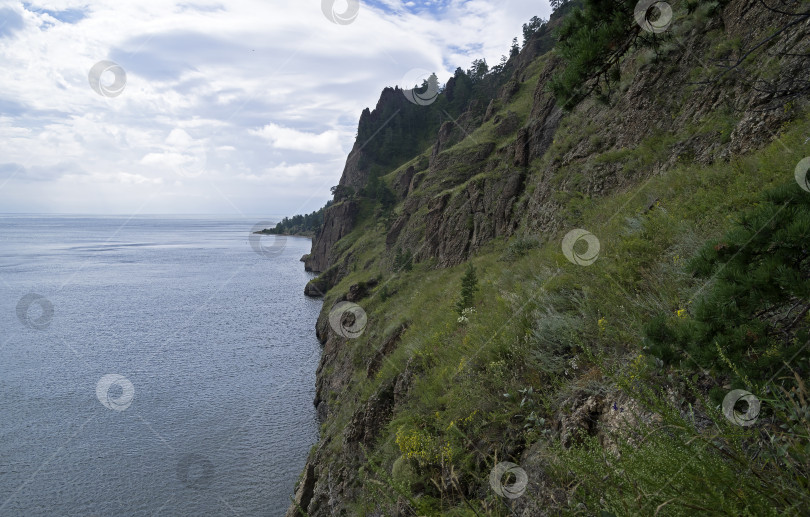 Скачать Опасное место на пешеходной тропе. фотосток Ozero