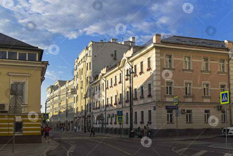 Скачать Маленькие улочки в историческом центре Москвы фотосток Ozero