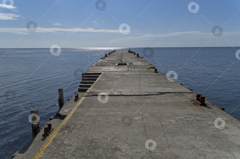 Скачать Минимализм в морском пейзаже фотосток Ozero