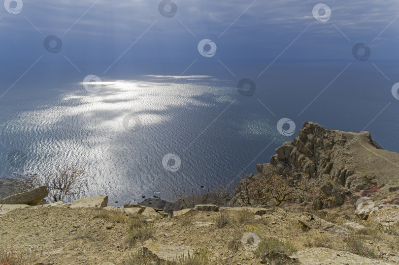 Скачать Пятна света на поверхности моря. фотосток Ozero