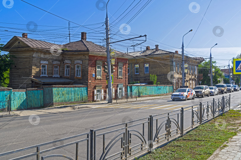Скачать Старые деревянные дома в центре Иркутска, Россия. фотосток Ozero