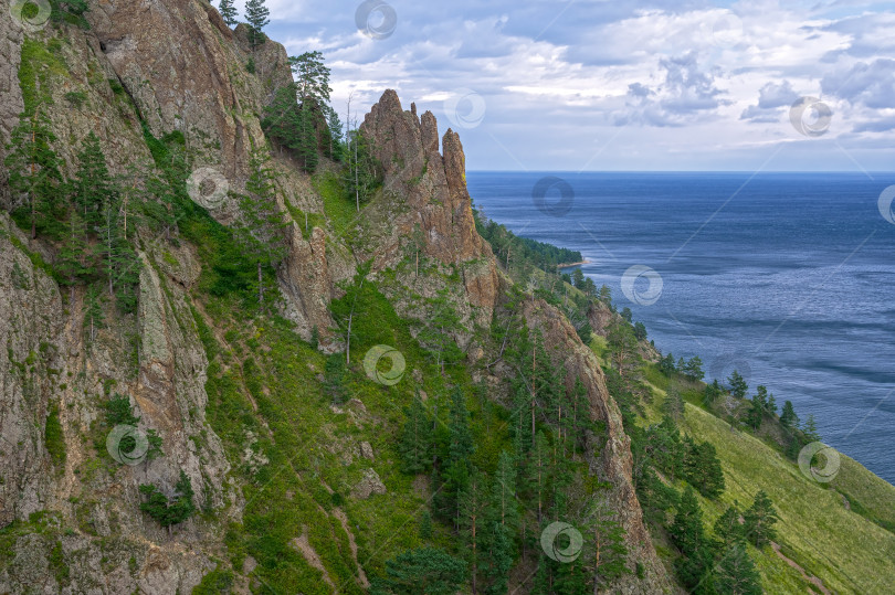Скачать Озеро Байкал. На склоне прибрежной горы. фотосток Ozero