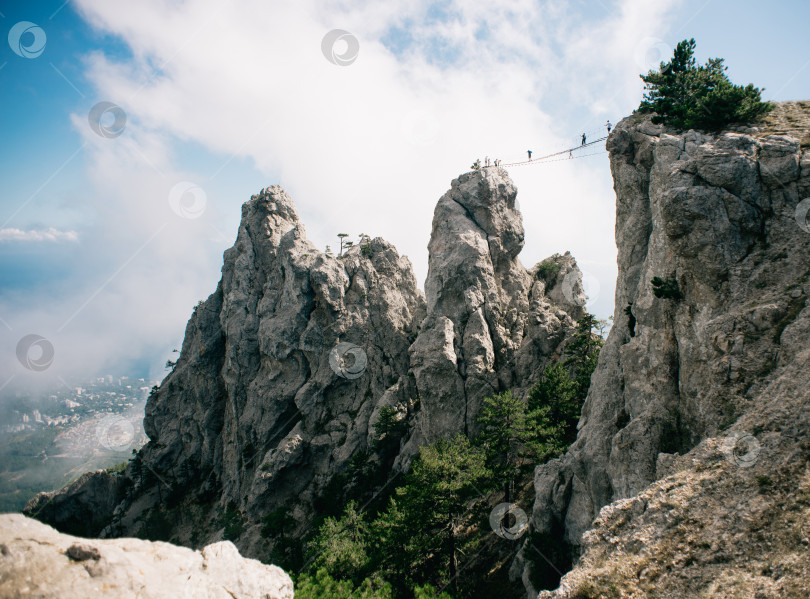 Скачать Гора Ай-Петри над Черным морем летом, Крым, Россия. фотосток Ozero