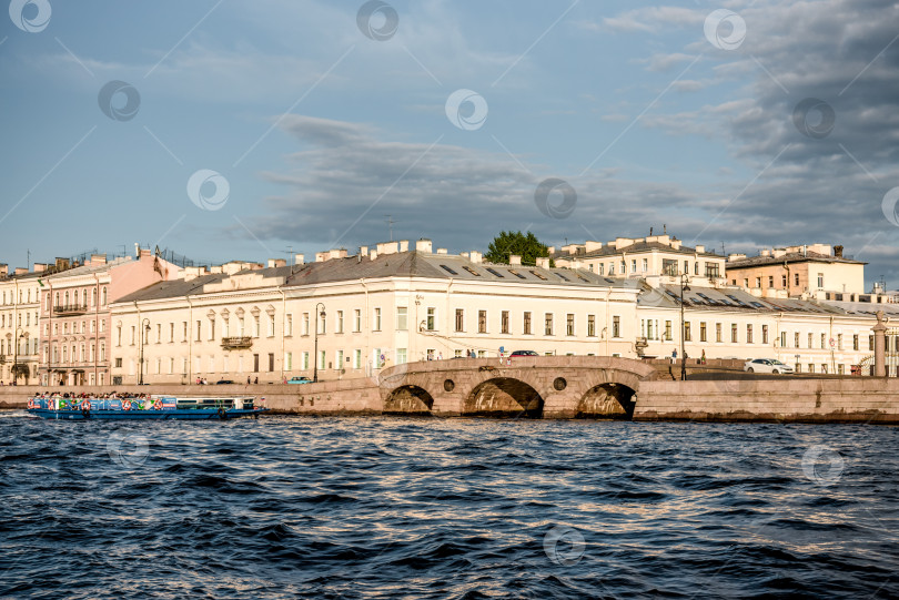Скачать Санкт-Петербург, Россия, июль 2019 года, городской пейзаж с жилыми домами, панорама фотосток Ozero