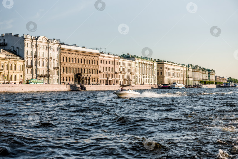 Скачать Санкт-Петербург, Россия, июль 2019 года, городской пейзаж с жилыми домами, панорама фотосток Ozero