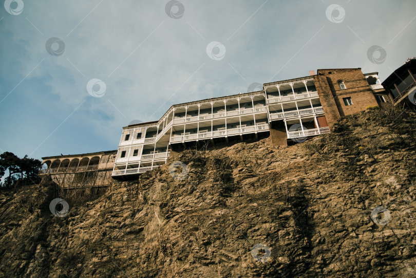 Скачать Тбилиси, Грузия, 12 марта 2019 года: Здания живого города, современный городской пейзаж фотосток Ozero