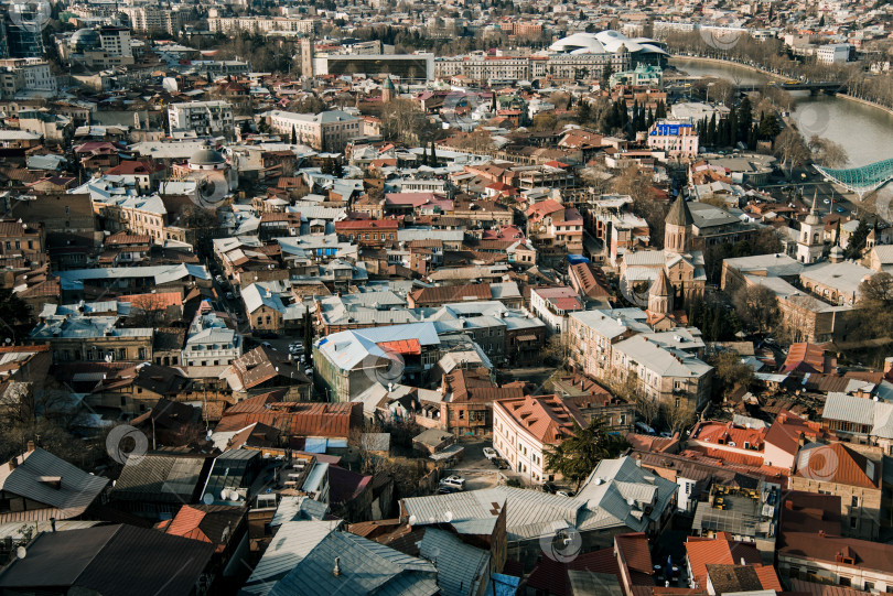 Скачать Тбилиси, Грузия, 12 марта 2019 года: Здания живого города, современный городской пейзаж фотосток Ozero