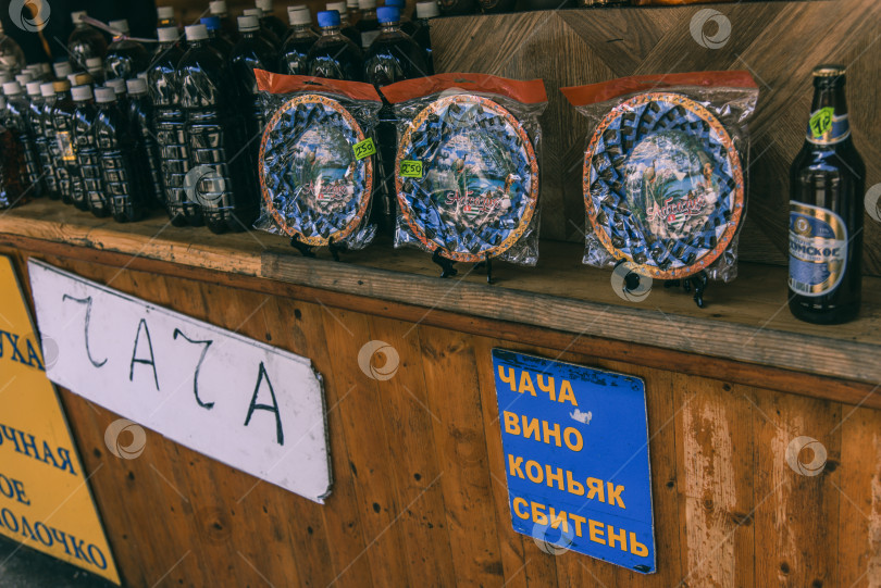 Скачать Сухум, Абхазия, март 2020 года, на Восточном рынке продаются традиционные блюда и напитки фотосток Ozero