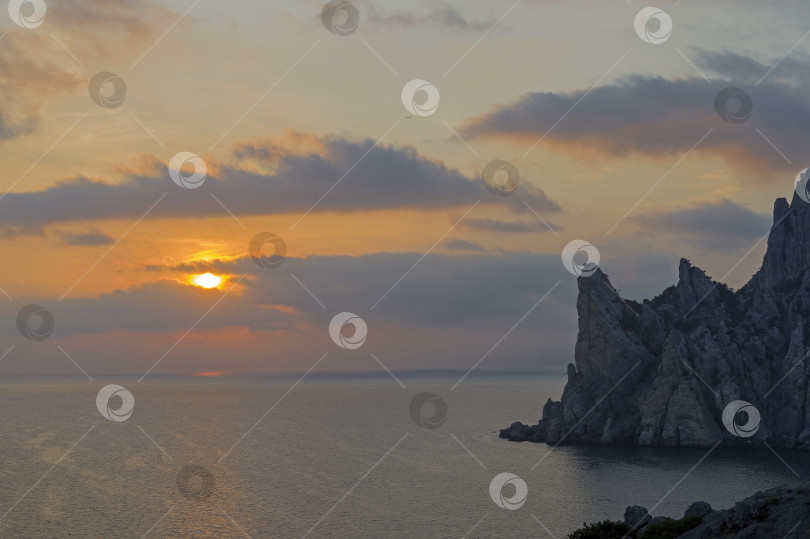 Скачать Закат над морем. фотосток Ozero