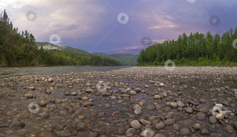 Скачать Сиреневое небо над рекой. фотосток Ozero