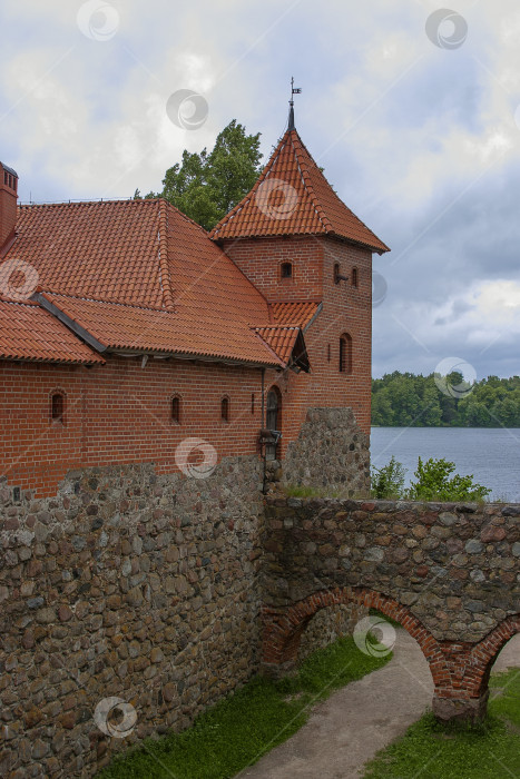 Скачать Вид на Тракайский замок летним днем (Литва) фотосток Ozero