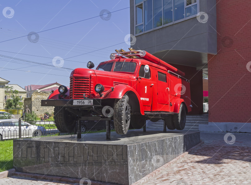 Скачать Старая пожарная машина ЗИС. Иркутск, Россия. фотосток Ozero