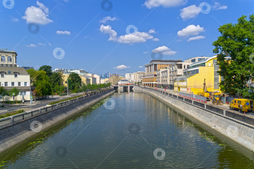Скачать Набережная на Водоотводном канале. Замоскворечье, Москва, Россия. фотосток Ozero