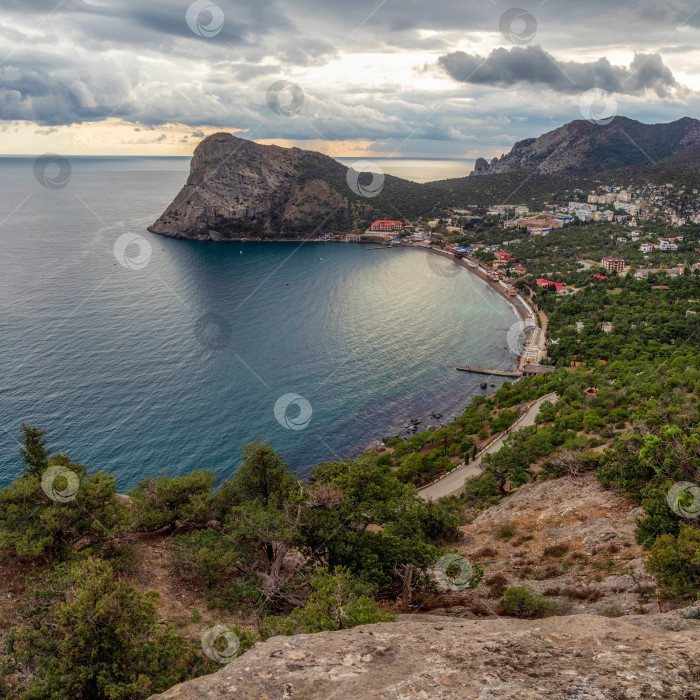 Скачать Драматический день на курорте "Новый Свет" в Крыму. фотосток Ozero