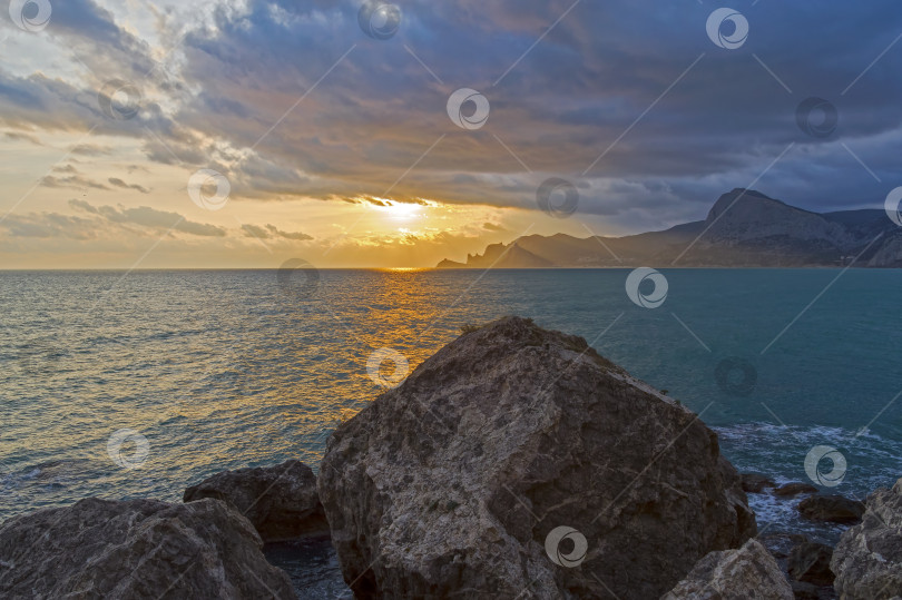 Скачать Закат над Черным морем. фотосток Ozero