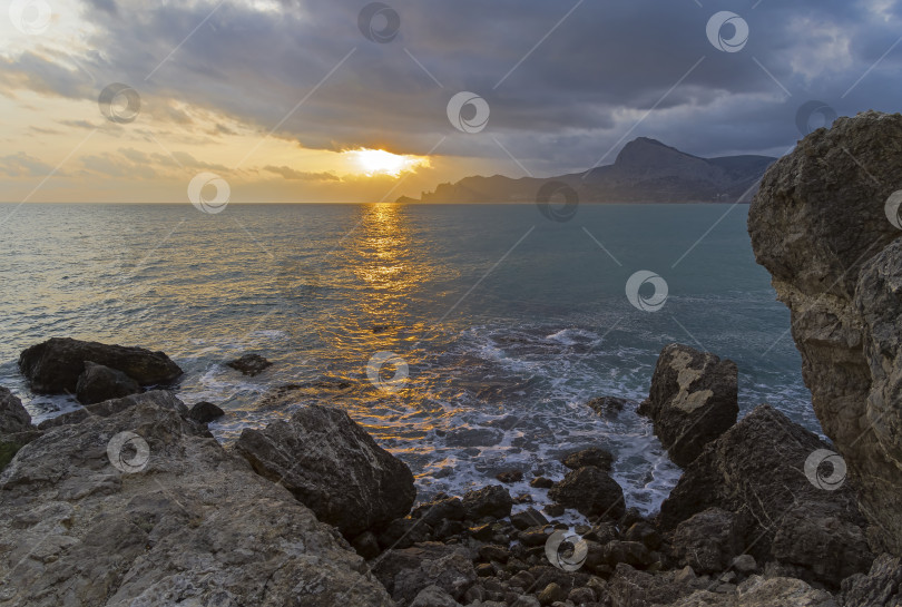 Скачать Закат над Черным морем. фотосток Ozero