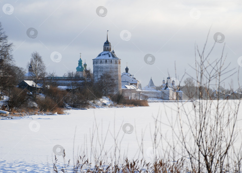 Скачать Северный русский монастырь зимой. фотосток Ozero