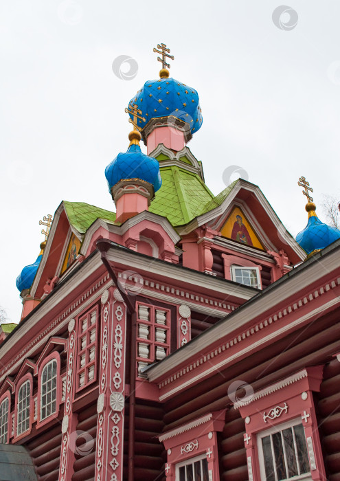 Скачать Наташинская деревянная церковь в апреле. фотосток Ozero