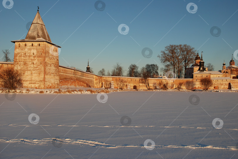 Скачать Северный русский монастырь зимой. фотосток Ozero