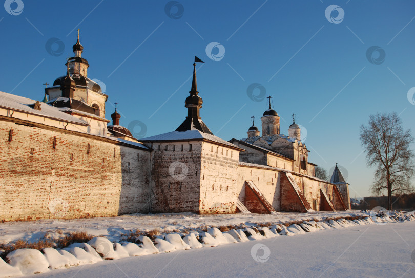 Скачать Северный русский монастырь зимой. фотосток Ozero