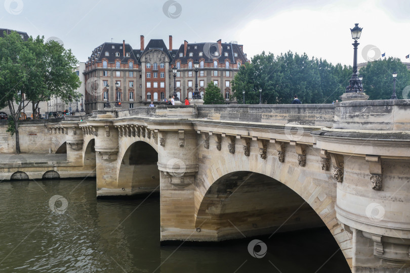 Скачать Прогулка по Парижу. фотосток Ozero