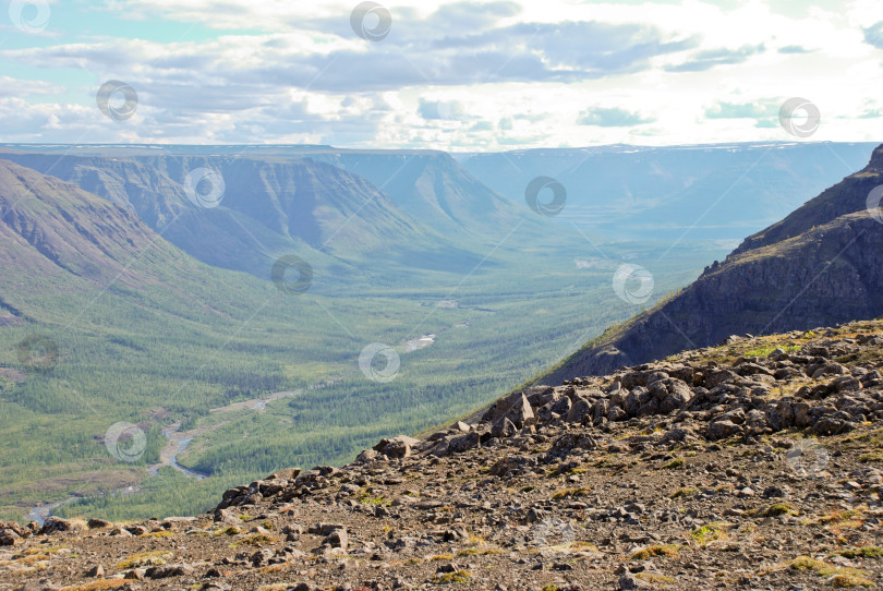 Скачать Долина реки Бучарама фотосток Ozero