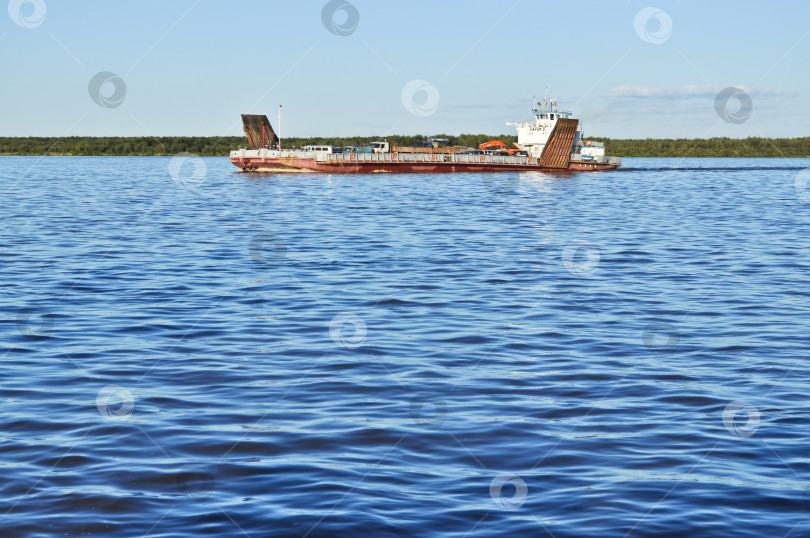 Скачать Паром на большой реке. фотосток Ozero