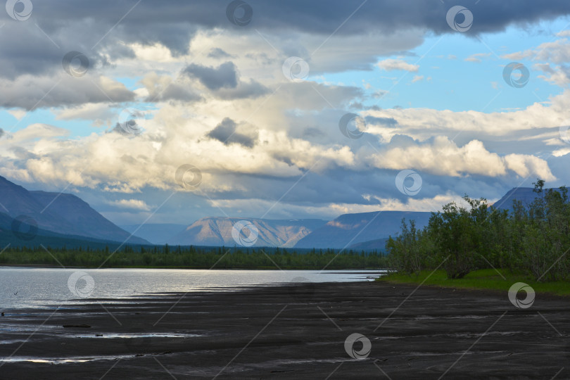 Скачать Вечер на реке Муксун, плато Путорана. фотосток Ozero