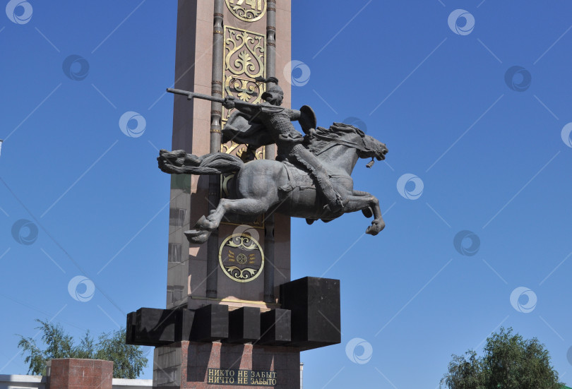 Скачать Стелла на площади Победы в Якутске. фотосток Ozero