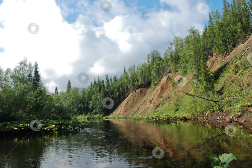 Скачать Обрывистый берег реки. фотосток Ozero