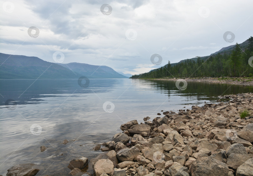 Скачать Горное озеро Накомакен на плато Путорана. фотосток Ozero