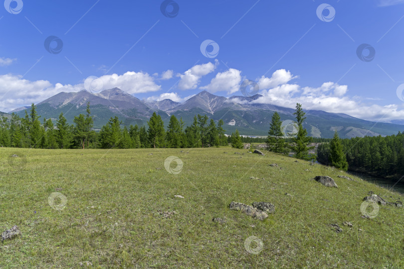 Скачать Вид на вершины Восточного Саяна. фотосток Ozero