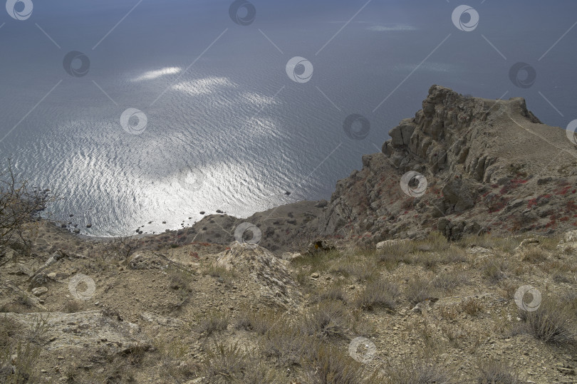 Скачать Пятна света на поверхности моря. фотосток Ozero