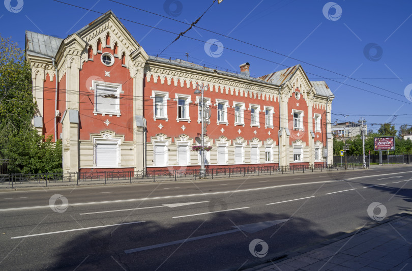 Скачать Здание в готическом стиле в центре Иркутска, Россия. фотосток Ozero