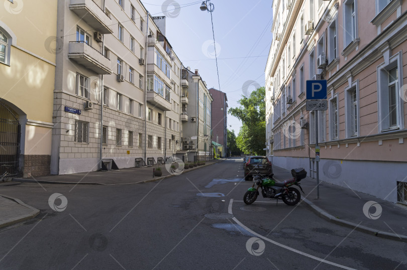Скачать Переулок в центре Москвы. фотосток Ozero