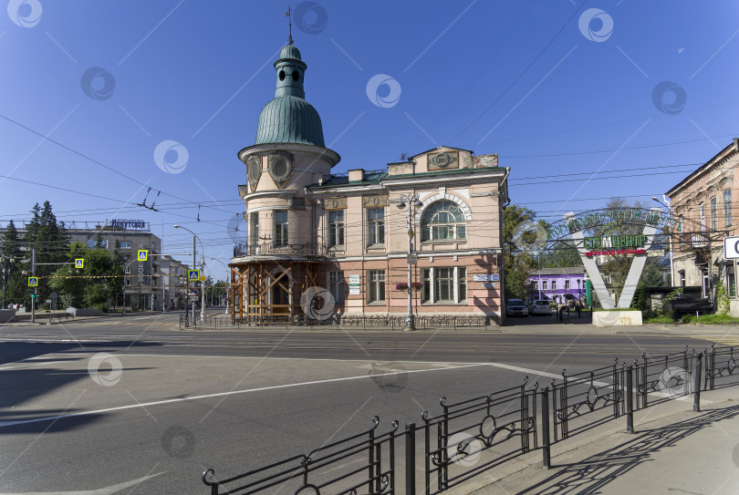 Скачать Старинное здание в ампирном стиле в центре Иркутска. фотосток Ozero