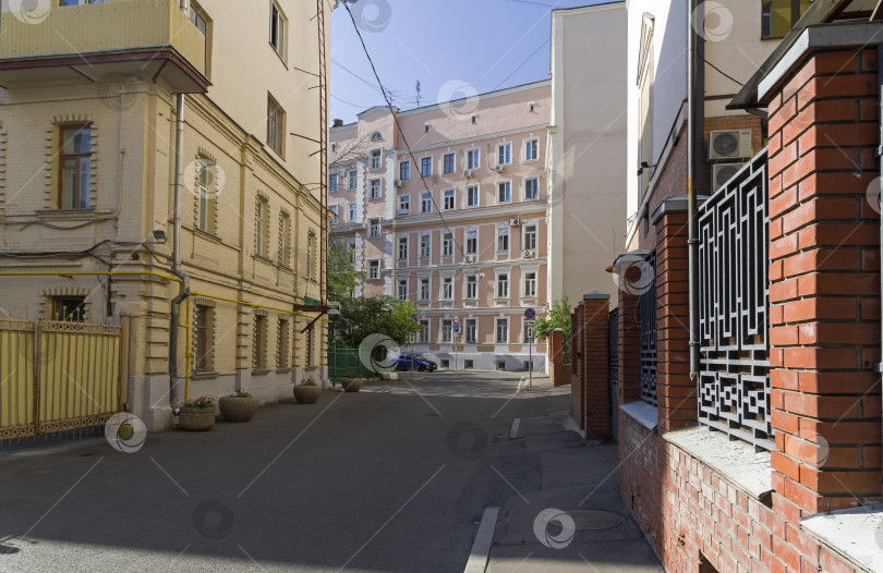 Скачать Переулок в центре Москвы. фотосток Ozero