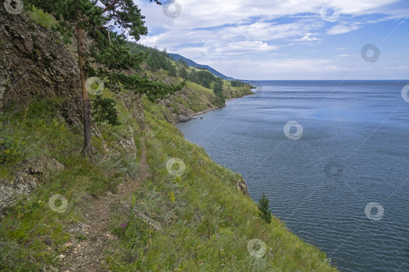 Скачать Опасное место на пешеходной тропе. фотосток Ozero