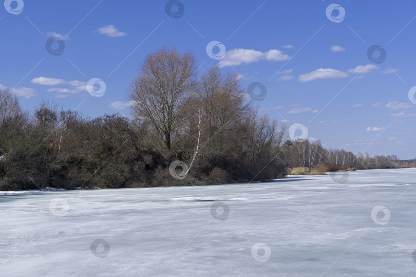 Скачать Тающий лед на озере. фотосток Ozero