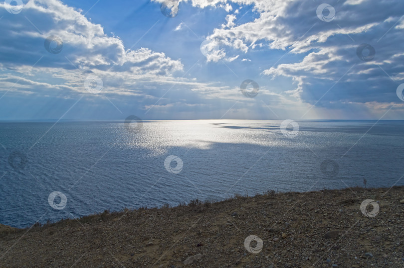 Скачать Пятна света на поверхности моря. фотосток Ozero